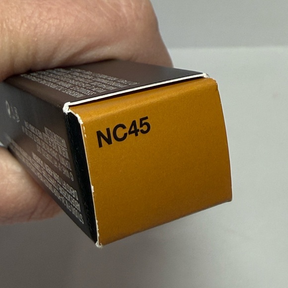 MAC NC45 Studio Fix 24-Hour Smooth Wear Fluid Correcting Concealer NEW - Picture 4 of 7